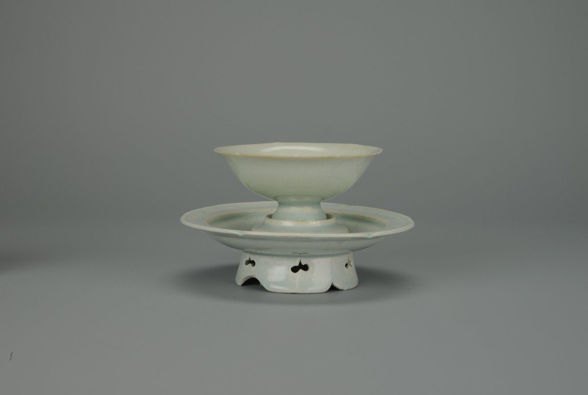 主な作品を紹介✨／ 青白磁輪花杯・托（せいはくじりんかはい・たく