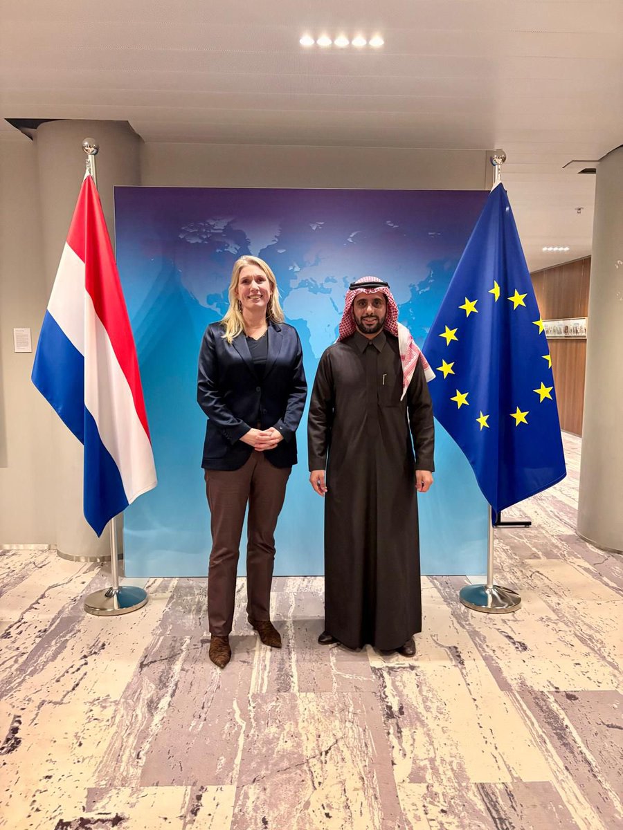 التقى سعادة سفير خادم الحرمين الشريفين لدى مملكة هولندا الاستاذ/ شاهر بن خالد الخنيني بمدير إدارة الشرق الأوسط وشمال أفريقيا السفيرة/ خوشيه كورتهالس ألتس ، وجرى خلال اللقاء بحث سبل تطوير العلاقات الثنائية، ومناقشة المواضيع ذات الأهتمام المشترك