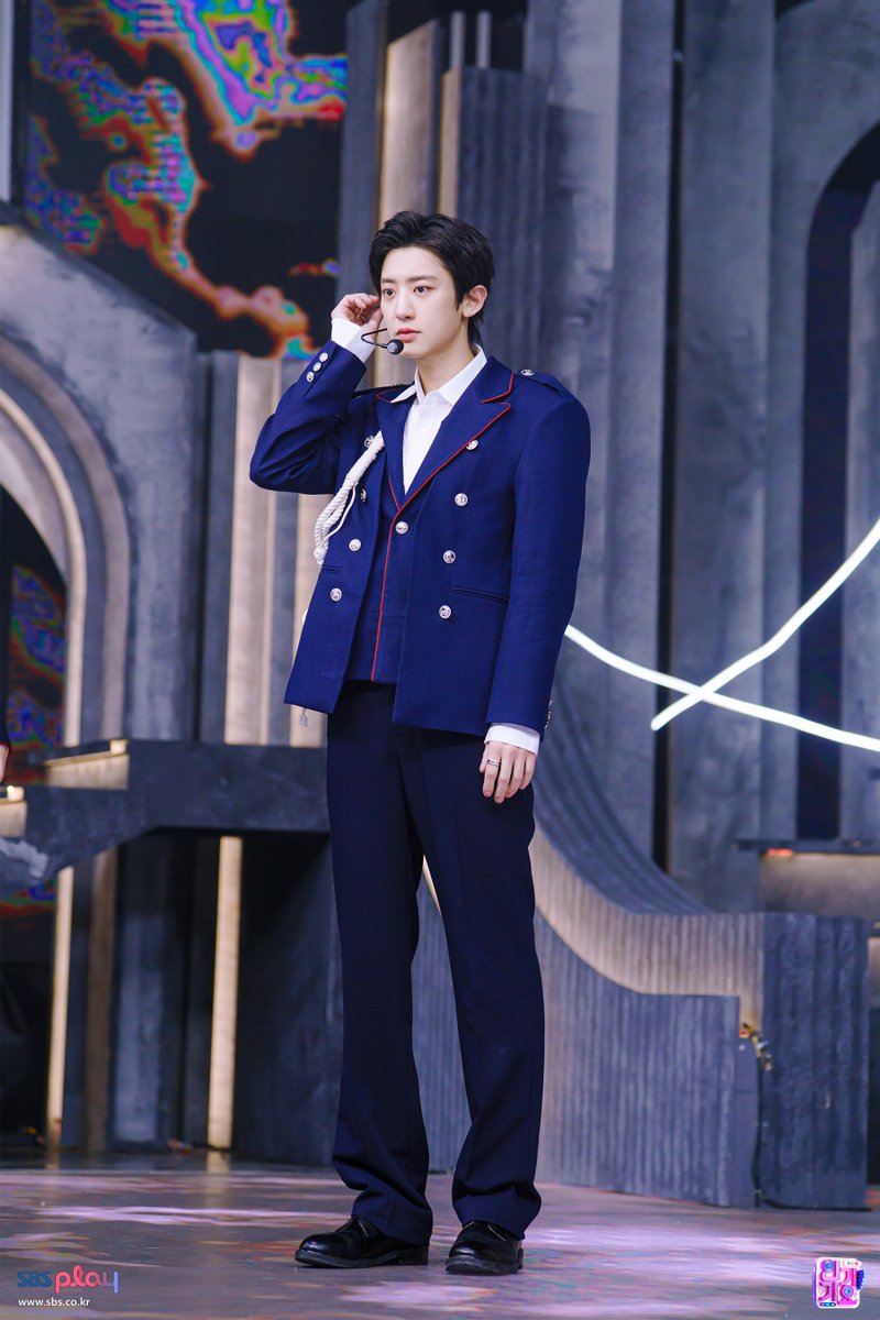 knockknock0408's tweet image. CHANYEOL