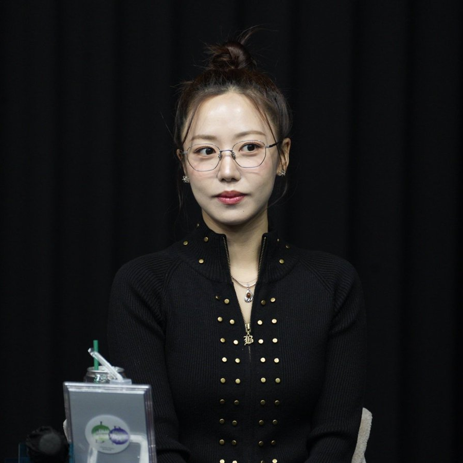 celeb_wish_list's tweet photo. ❏ WHO : #Apink #에이핑크 #김남주
❏ WHERE : 팬사인회
❏ BRAND : #MUUT #뭍 #BEERBRO #비어브로
❏ ITEM : X.LAB 05 C13, TOP
❏ 출처 : 팬트위터 SmileAngel0419, starnstar_ https://t.co/DOwQpU1n2T