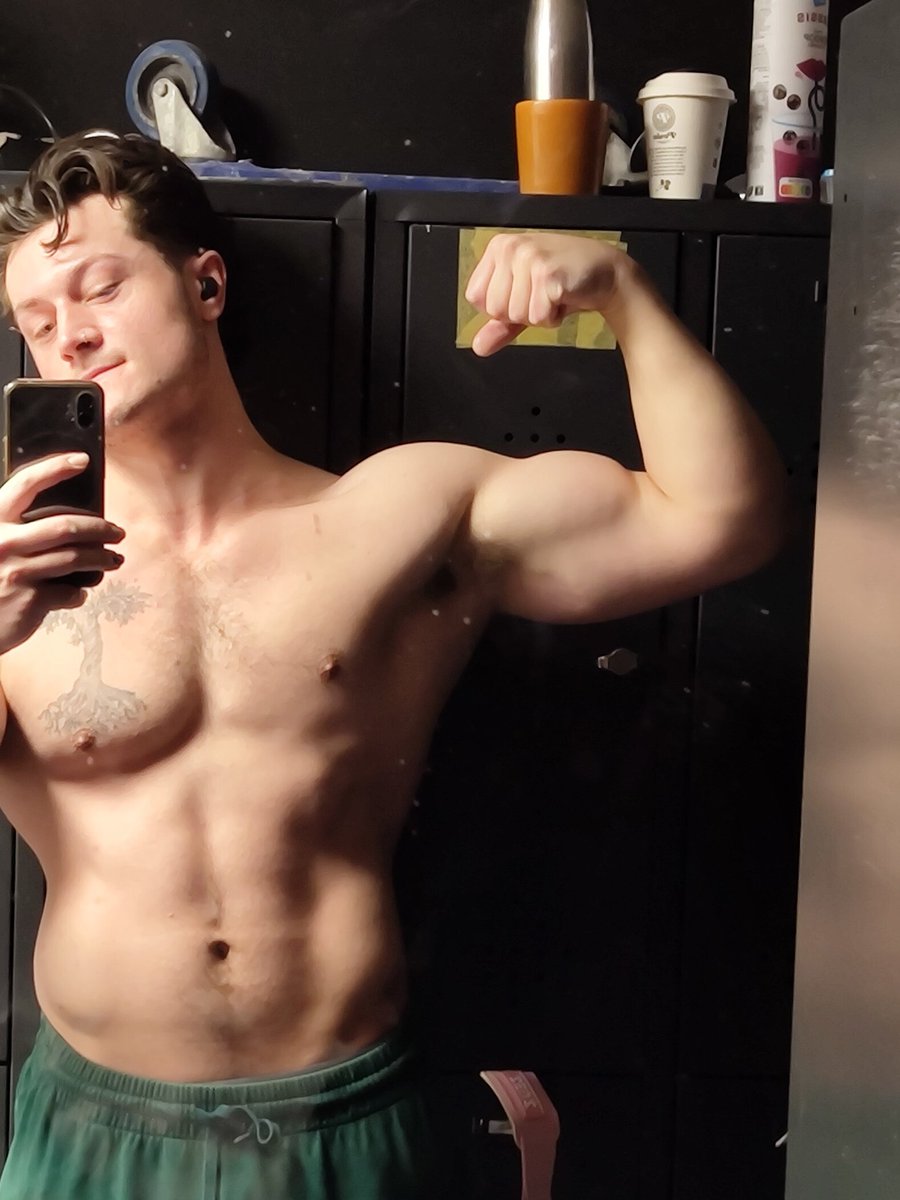 In case anyone needed to see some biceps today