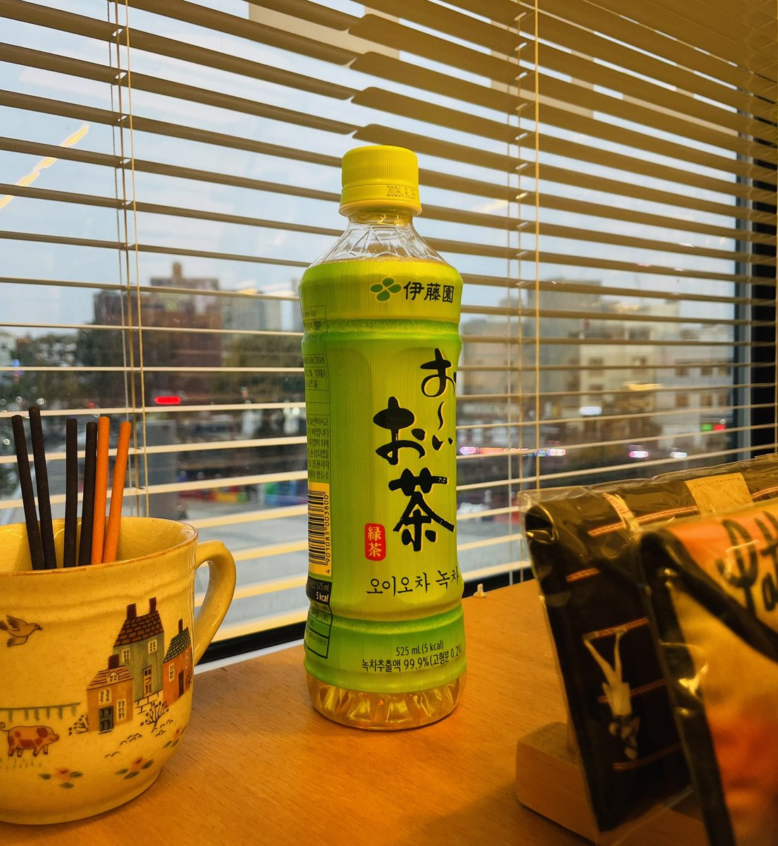 oki3er's tweet image. 오늘 두번째 오신 손님이 저 음료 두고가심..
연락할 방법이 없다.