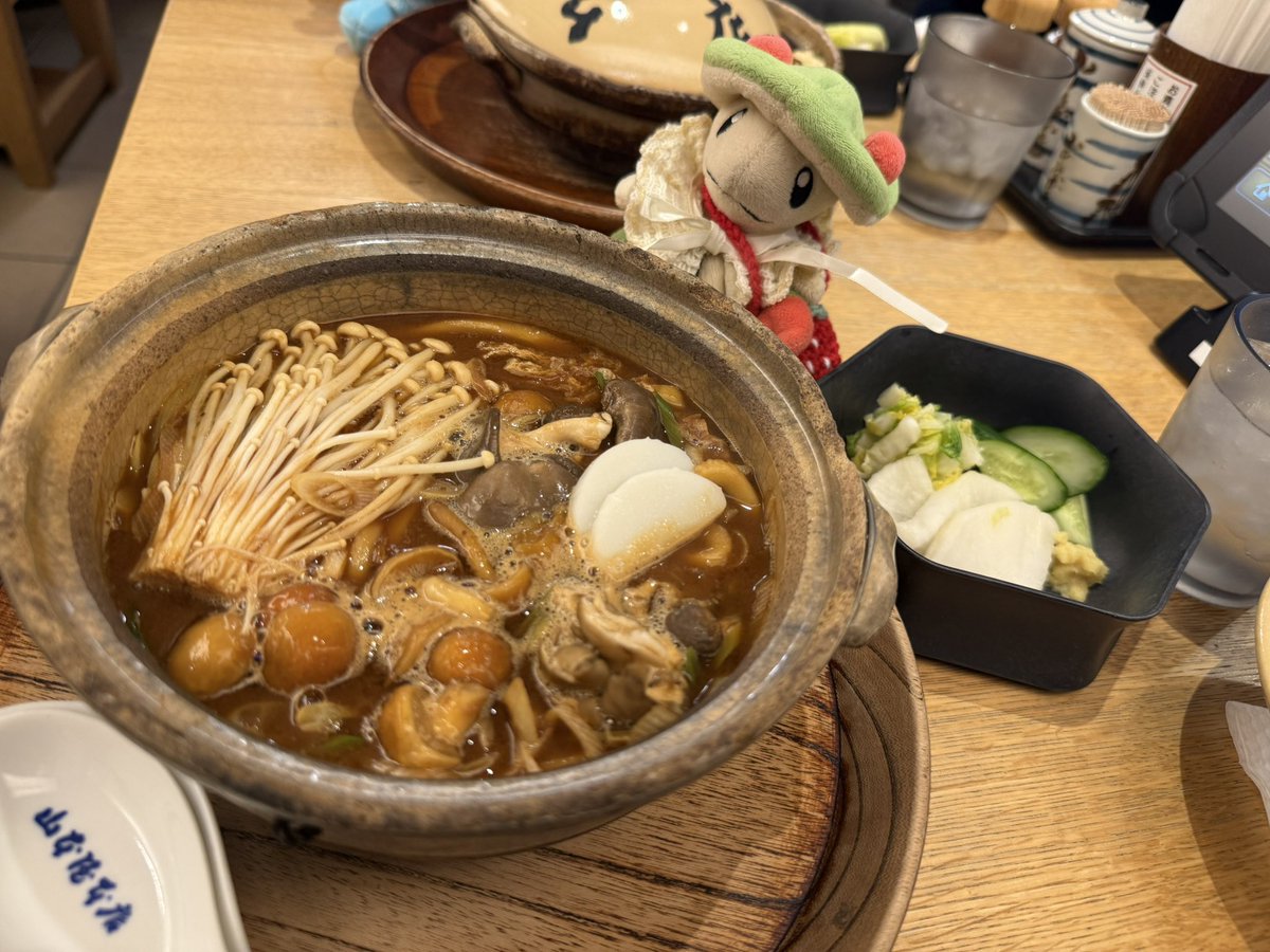 breloomkinoko's tweet photo. キノコたっぷり味噌煮込みうどん🍄‍🟫 https://t.co/AoLgxlWUwe