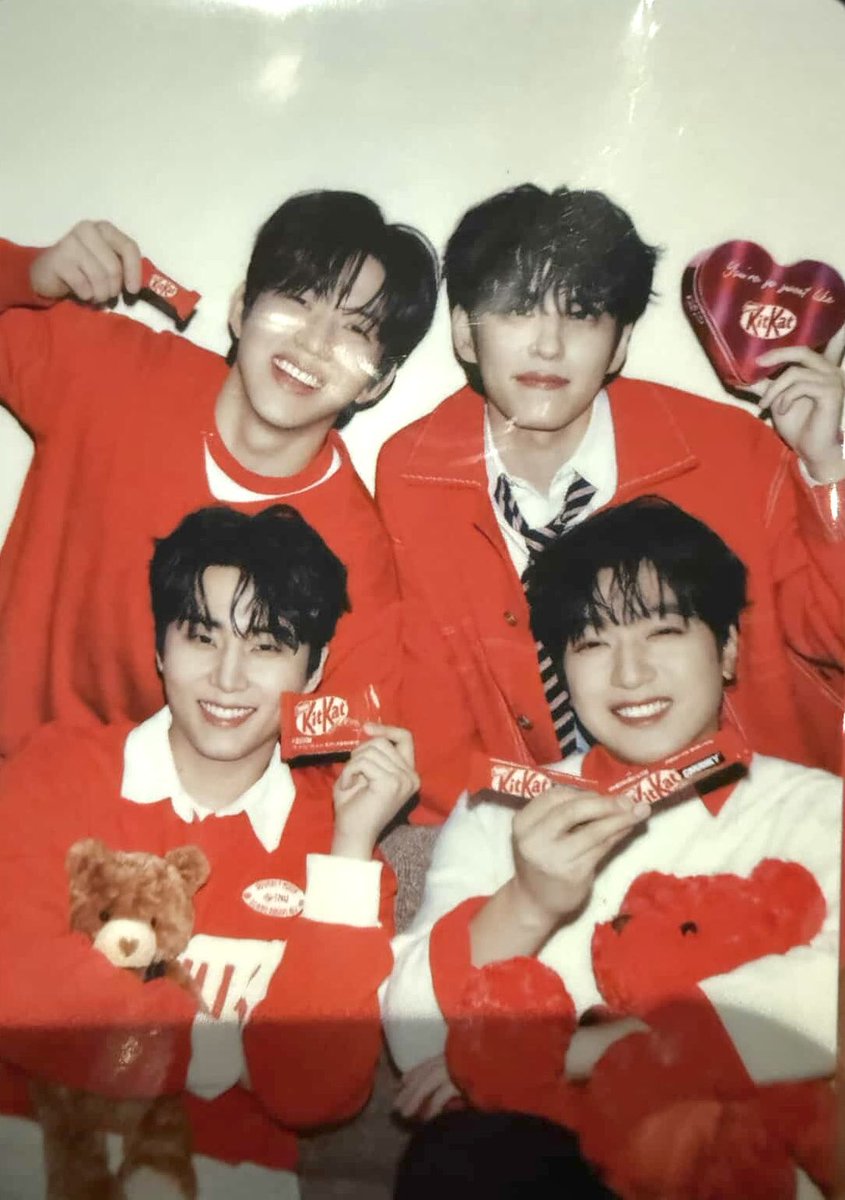 킷캣 단체포카 A 버전!!
사진 넘 예쁘다ㅠㅠㅠ

(출처 : 스레드 day6soulmates
사진 허락 받음!)