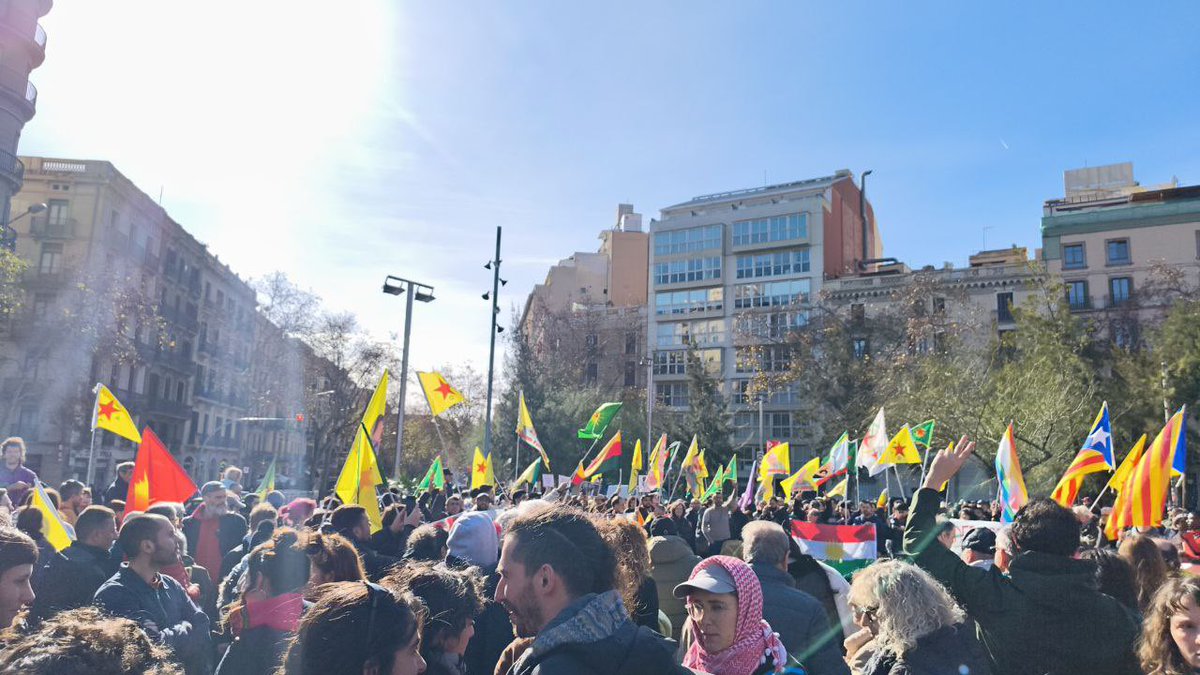 Mobilitzacions a València i Barcelona en solidaritat amb el Kurdistan de Síria (Rojava) davant l'agressió islamista
kurdiscat.blogspot.com/2026/01/mobili…