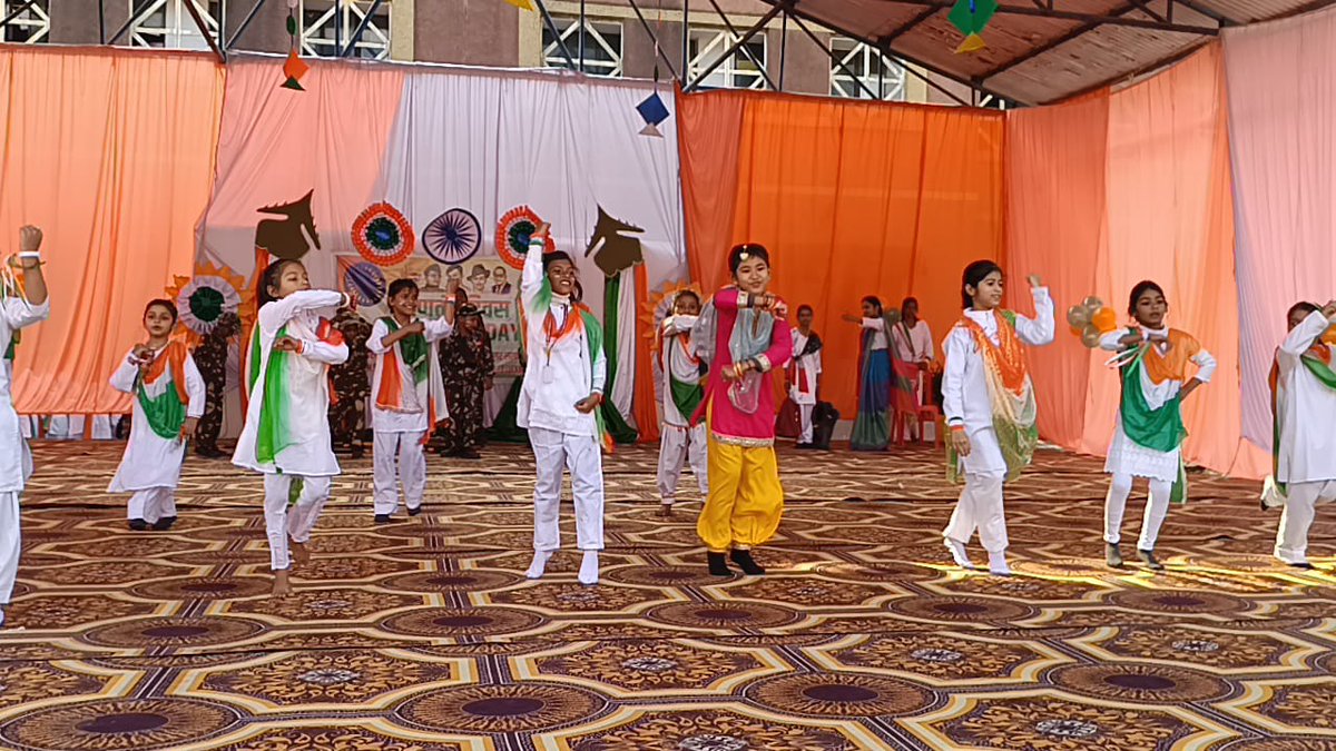kviim_lucknow's tweet photo. "🇮🇳 PM SHRI K.V. IIM Lucknow celebrated the 77th Republic Day with great zeal and patriotic fervour. Flag hoisting, cultural programmes and inspiring messages marked the celebration, fostering pride and unity among students and staff. #RepublicDay #KVS #PMShriKV" https://t.co/mK4nMR572c