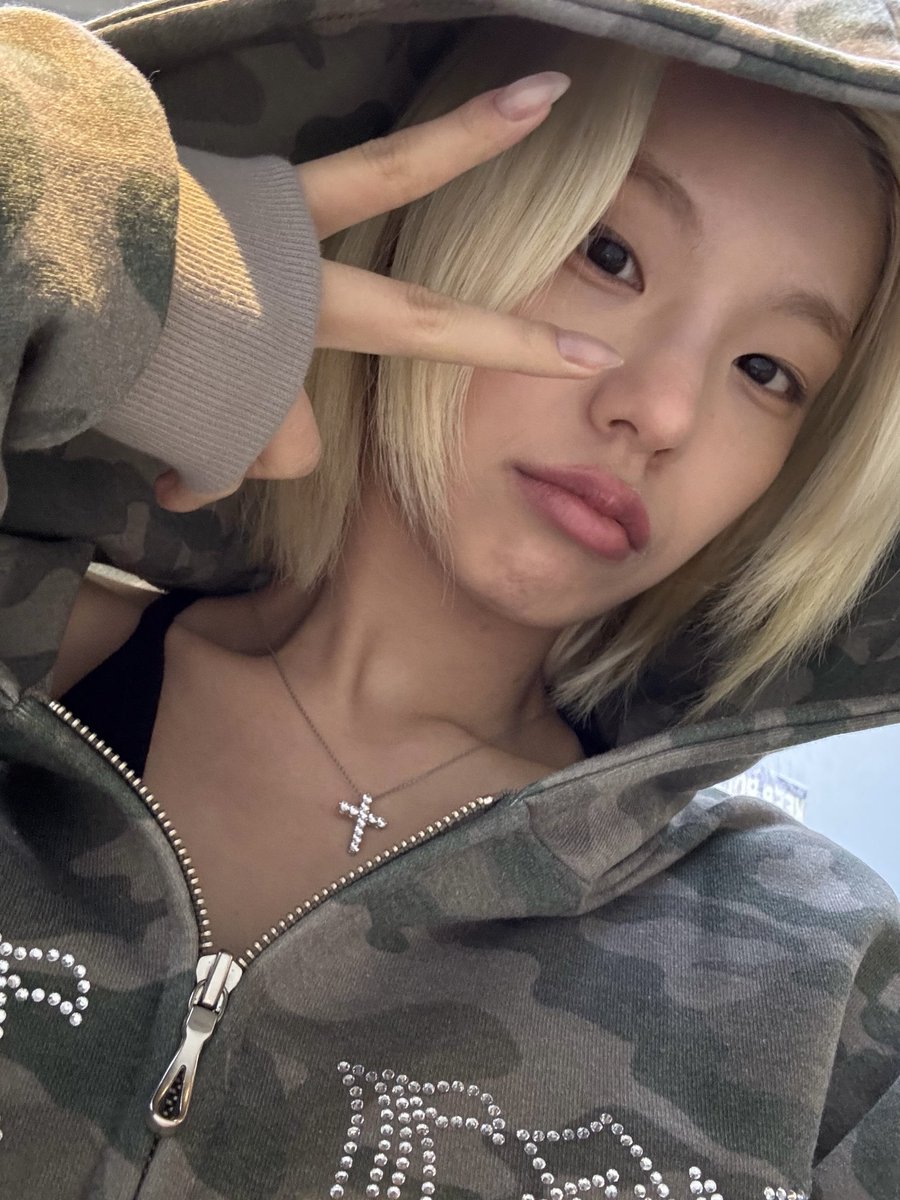 yeji bubble 🖤 tweet media