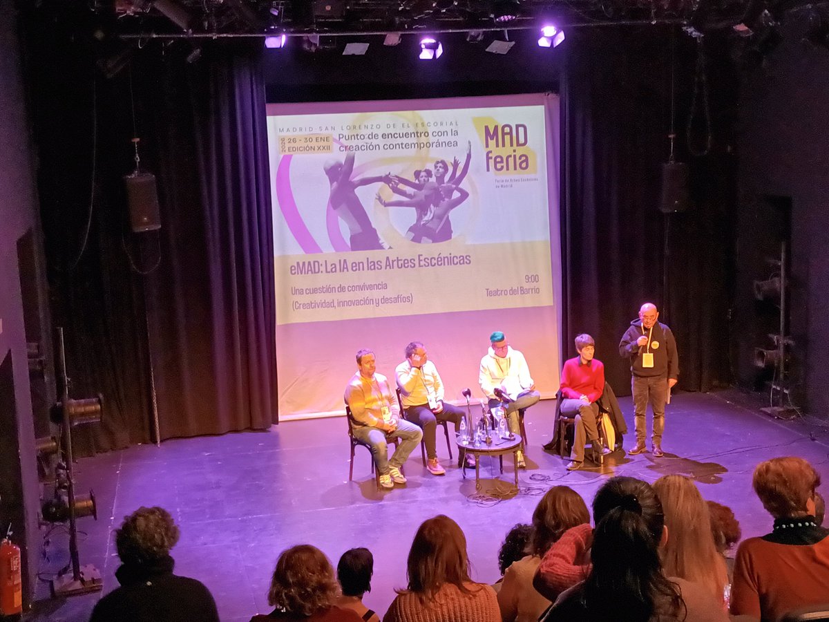 Ya estamos en #MADferia2026 @madferia <a href="/Artemad_asoc/">ARTEMAD</a> <a href="/AytoPinto/">Ayuntamiento de Pinto</a> en la ponencia sobre "La IA en las Artes Escénicas"