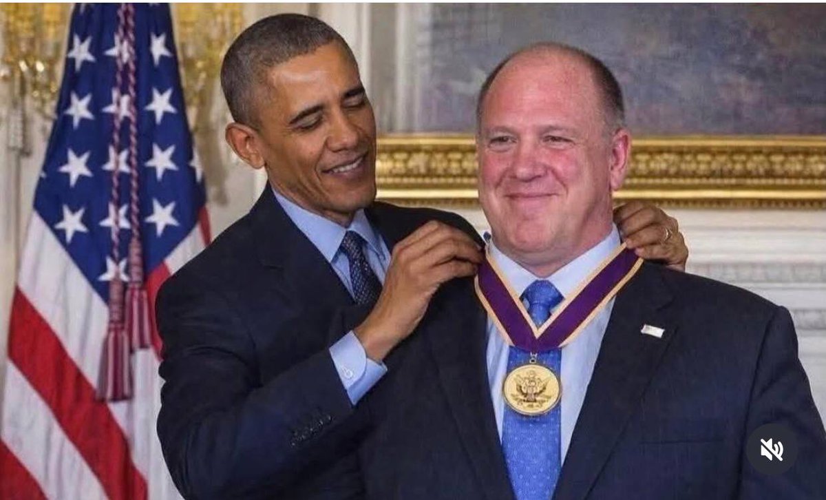 La differenza tra ieri e oggi?
Il  lavaggio del cervello dei media mainstream.🤷🏻

USA 🇺🇸 
Il capo dell'#ICE di #BarackObama ha ricevuto un premio per 920.000 espulsioni (foto)

Il capo dell'ICE di Donald #Trump è stato definito nazista.

Il fatto curioso? È la stessa persona:
