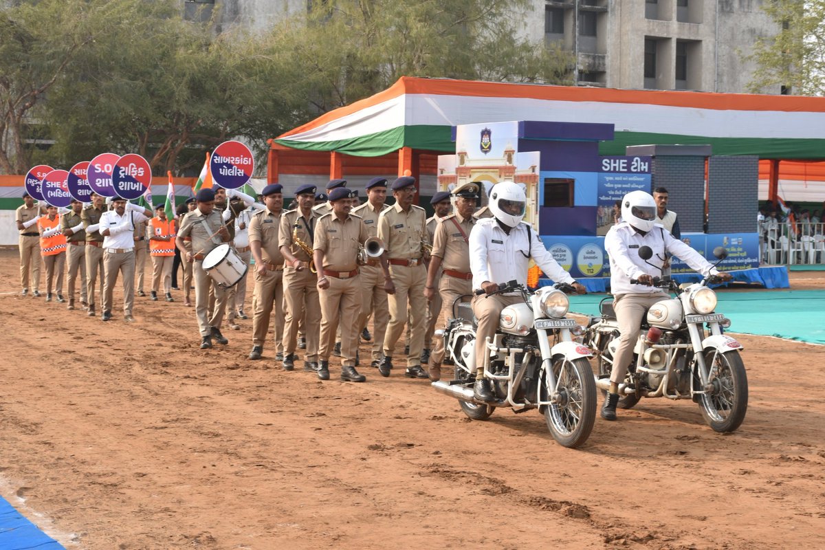 CollectorSK's tweet image. હિંમતનગર ખાતે પ્રજાસત્તાક પર્વની શાનદાર ઉજવણી! 🇮🇳
આ પ્રસંગે વિવિધ સરકારી વિભાગો દ્વારા વિકાસલક્ષી કામગીરીના ટેબ્લો રજૂ કરાયા હતા. શિસ્ત, સંસ્કૃતિ અને વિકાસનો અદભૂત સંગમ! 🫡✨
#Himmatnagar #RepublicDay #GujaratDevelopment #Tableau #Patriotism #Sabarkantha