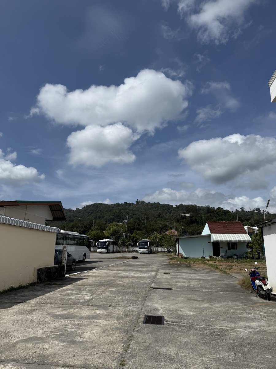 IL0874's tweet image. So hot!!
#thailand #thai