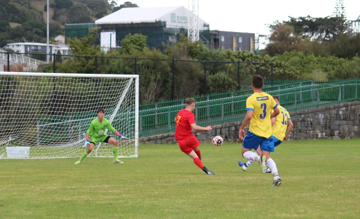 Wingers &amp; Strikers required for clubs in NZ. Equivalent Step 4-6 in UK non league. Good packages for the right player. WhatsApp for further info. 07518 886050. Thanks