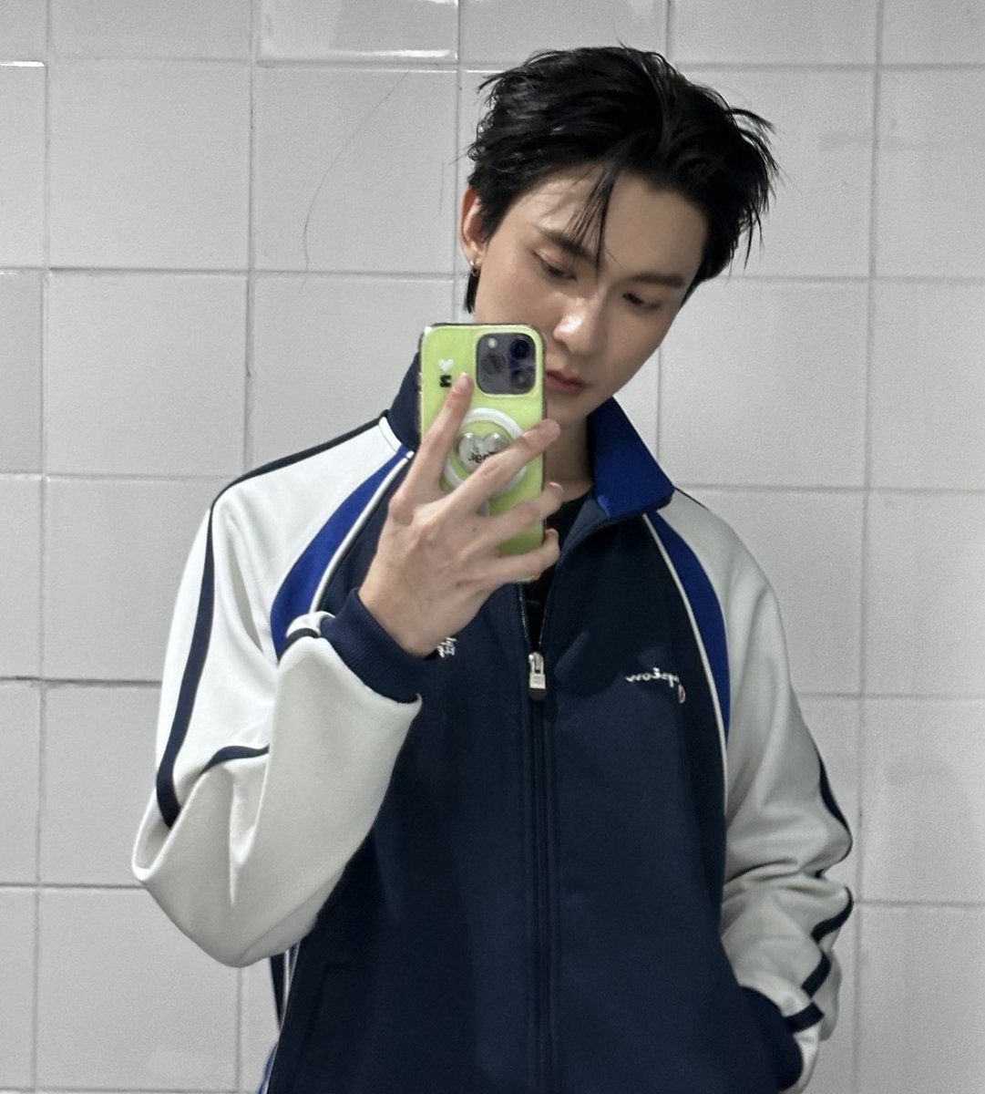 ionnoot's tweet image. #ริวจินแพทจิ ; #ryujinpatji

“we have                                                  “i know i
dating rumors”                                    started them”