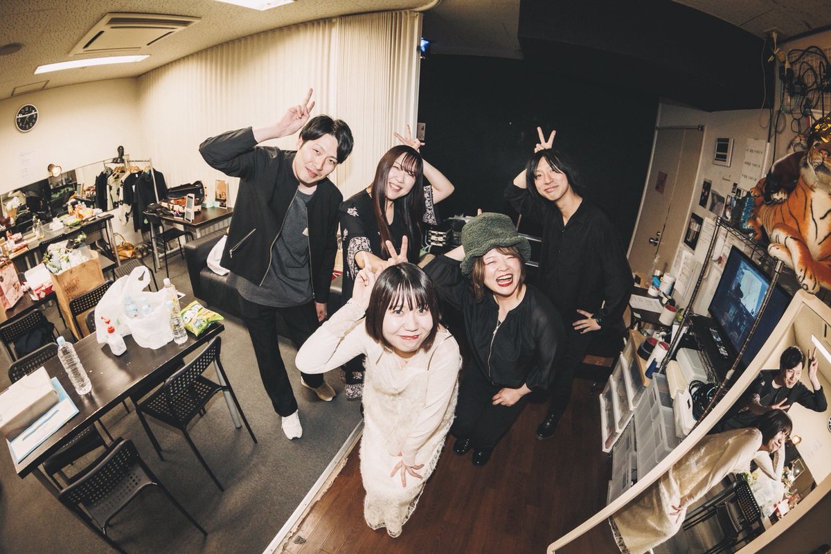 茜ちゃんワンマンのお花をお裾分けしてもらったの眺めてまいにち