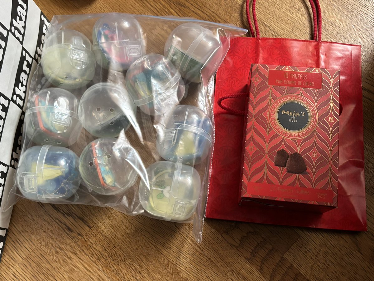 オレンジ様♡ありがとうございます♡ 大阪の友人からチョコとプレゼントが☺️ ありがとうございます！