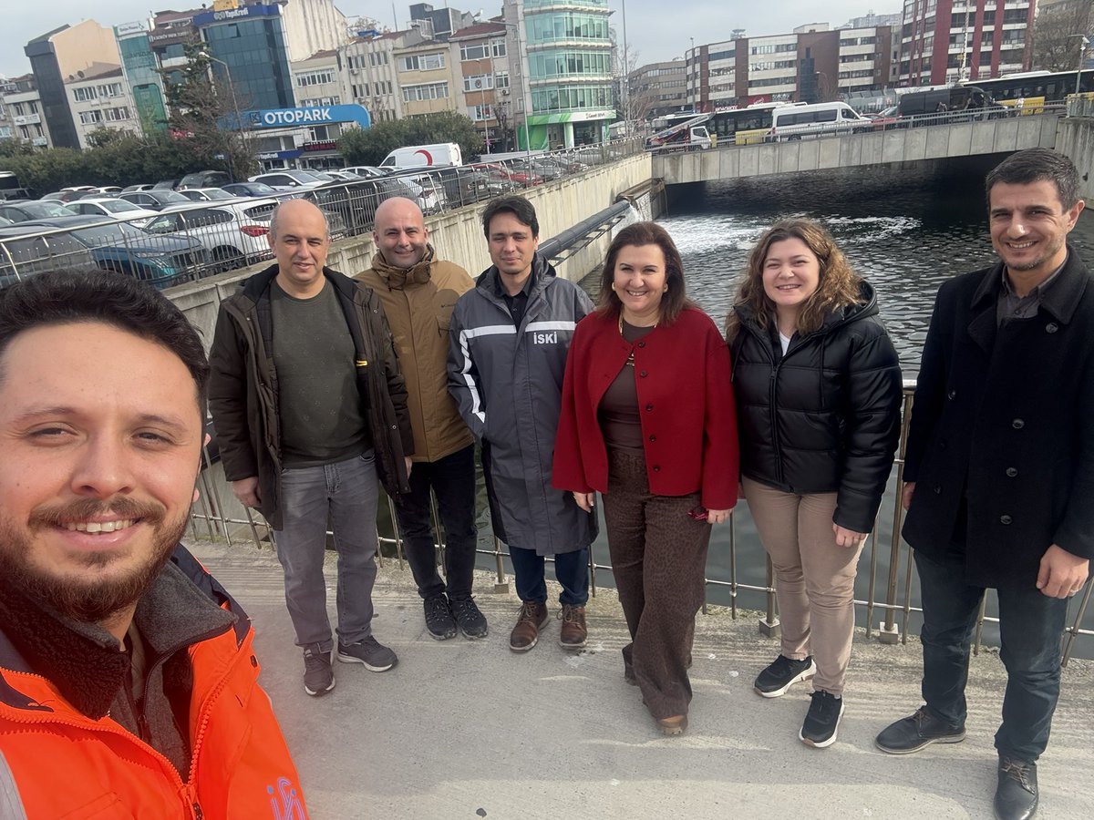 BegumCelikdelen's tweet photo. #ibb #iski olarak, temizliğini yaptığımız, sirkülasyon yapısını işlettiğimiz, koku sorununu giderdiğimiz, yoğurtçu parkının içinden geçen #kadıköy ilçenizin göz bebeği kurbağalı derede kanalizasyon dairemizin çalışmalarını yerinde ve birim sorumluları birlikte inceledik. 
Dere tertemiz, koku yok, kadıköylü mutlu, biz de mutluyuz.
