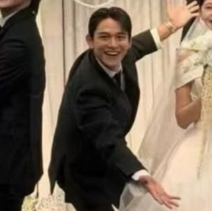 bride: let’s take a pic honey we’re the bride and groom so we should be in the center 😊

manager: no baby we have the center of centers here… please come on stage the most beautiful man in the room… victoria beckham