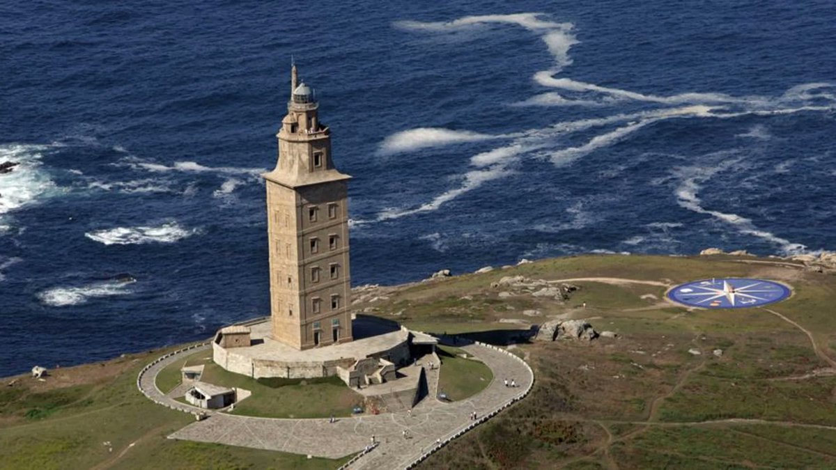 MamertosMuertos's tweet photo. 🔍 ¿Sabías que la Torre de Hércules en Galicia es el faro romano más antiguo del mundo que sigue funcionando? Tiene más de 1.900 años. ⚡ #PatrimonioMundial #Galicia https://t.co/N6Gpr7r8nE
