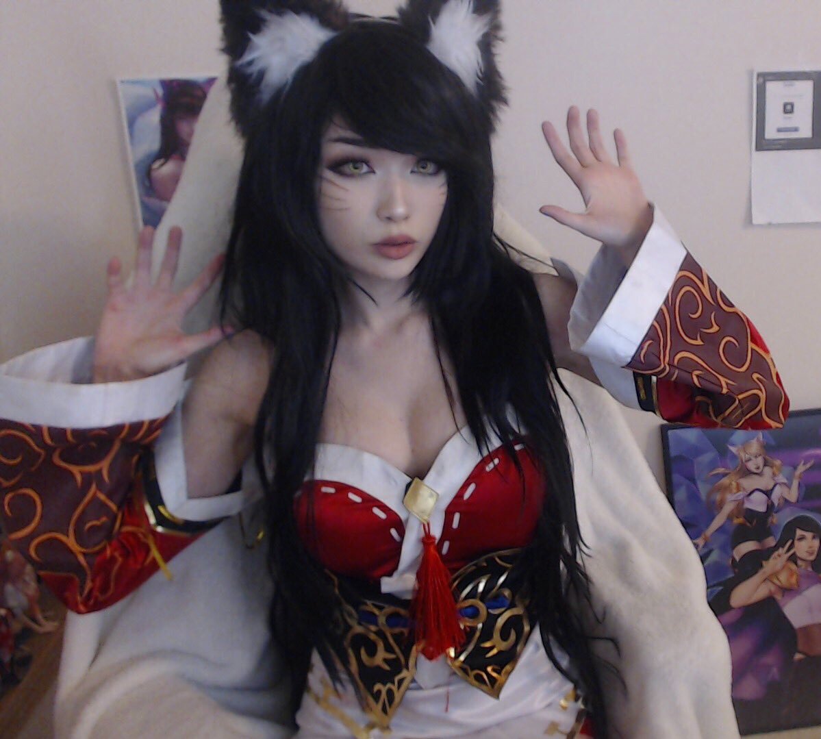 zoeyizume's tweet image. everyone needs to hop off the goat she's been an icon for cosplaying anime girls for 10 years 

u don't appreciate what u get... smh...