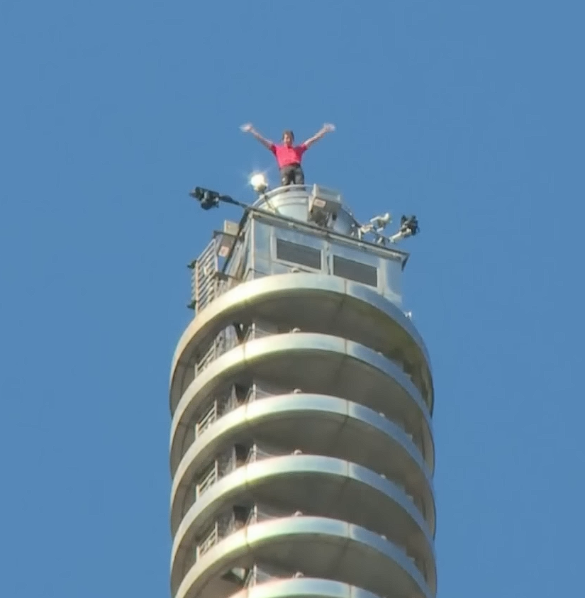 WOW! Alex Honnold is the embodiment of "Nothing is impossible" and achieved something UNBELIEVABLY CRAZY combining mindset, focus, and hard work!🫡

I can't even imagine someone climbing buildings, let alone TAIPEI 101 and doing it WITHOUT ROPES!🤯🤯🤯#alexhonnold #taipei101
