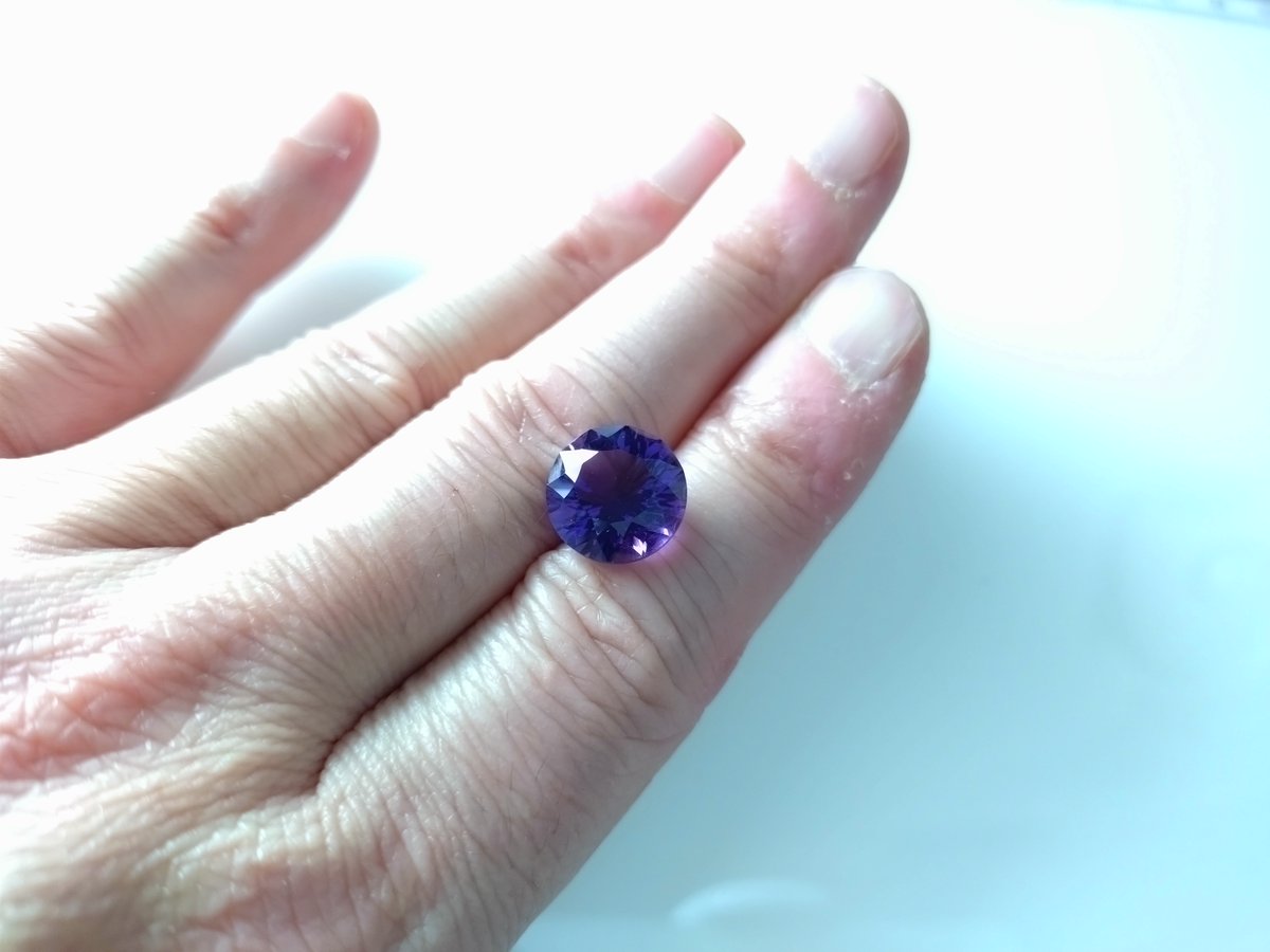 goodtime_school's tweet photo. 宝石質アメジスト（2月誕生石）💎✨

12×12mm、コンケーブカットが光を美しく反射。
ジュエリー制作・ハンドメイドにぴったりの高品質ルースです。

▶ https://t.co/lsmnYqpLyk

#アメジスト #天然石 #誕生石 #ルース https://t.co/kgDHX3hmBk