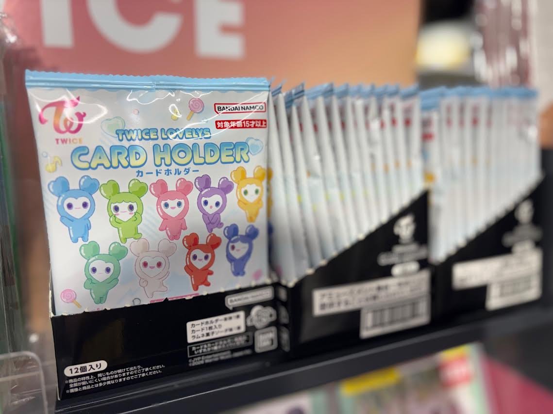 TWICE】 『TWICE LOVELYS カードホルダー』 本日入荷しました