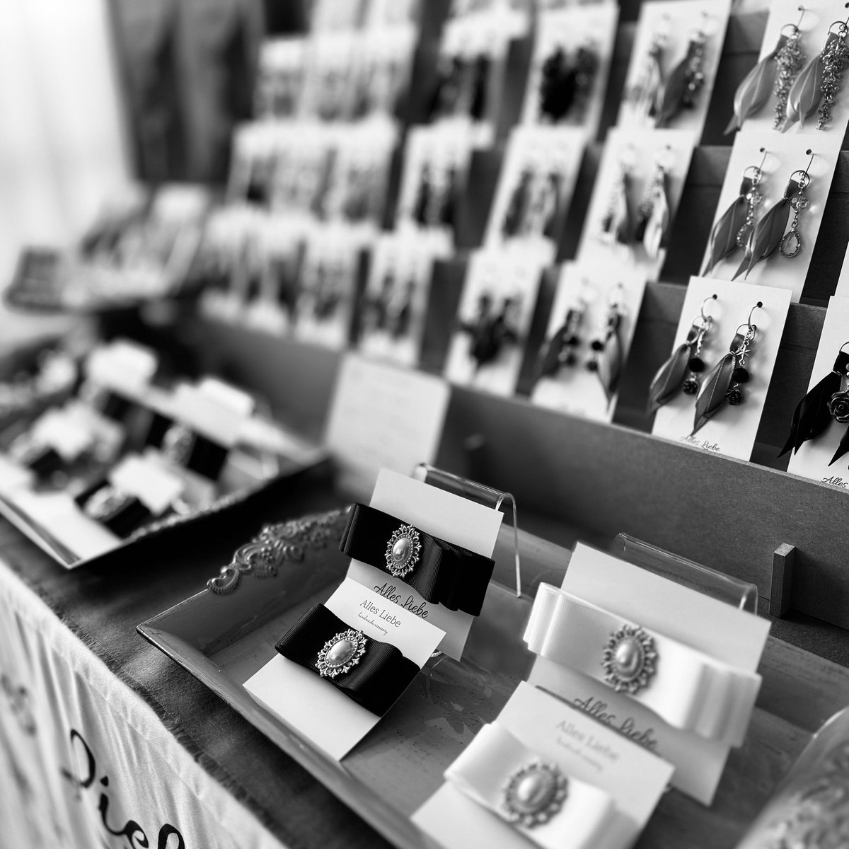 allesliebeyuuko's tweet image. #異世界バザール のディスプレイも決まりひと段落です！！

まだお写真撮るものがあるので午後も頑張ります😤