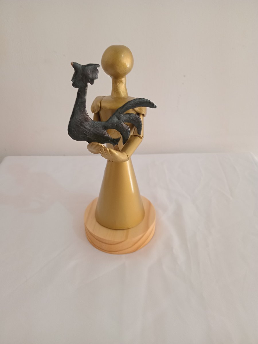A publicidade é isso: dar forma, dar asas e assumir a responsabilidade do que se lança ao mundo.
#publicidade #comunicacao #arteconceitual #artesimbolica #criatividade #ideia #mensagem #expressao #artebrasileira #escultura