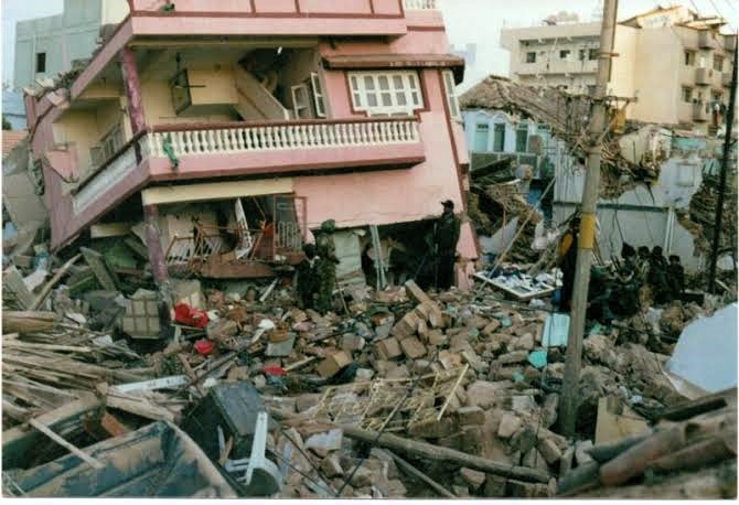 GujaratHistory's tweet photo. 25 years ago, I was in Kutch at the time of devasting earthquake of 26-1-2001. I have seen destruction &amp; suffered consequences of earthquake. There was no electricity, water &amp; communication for weeks. It was a great tragedy. Our tribute to thousands of unfortunate departed souls. https://t.co/PeSeZch2FQ
