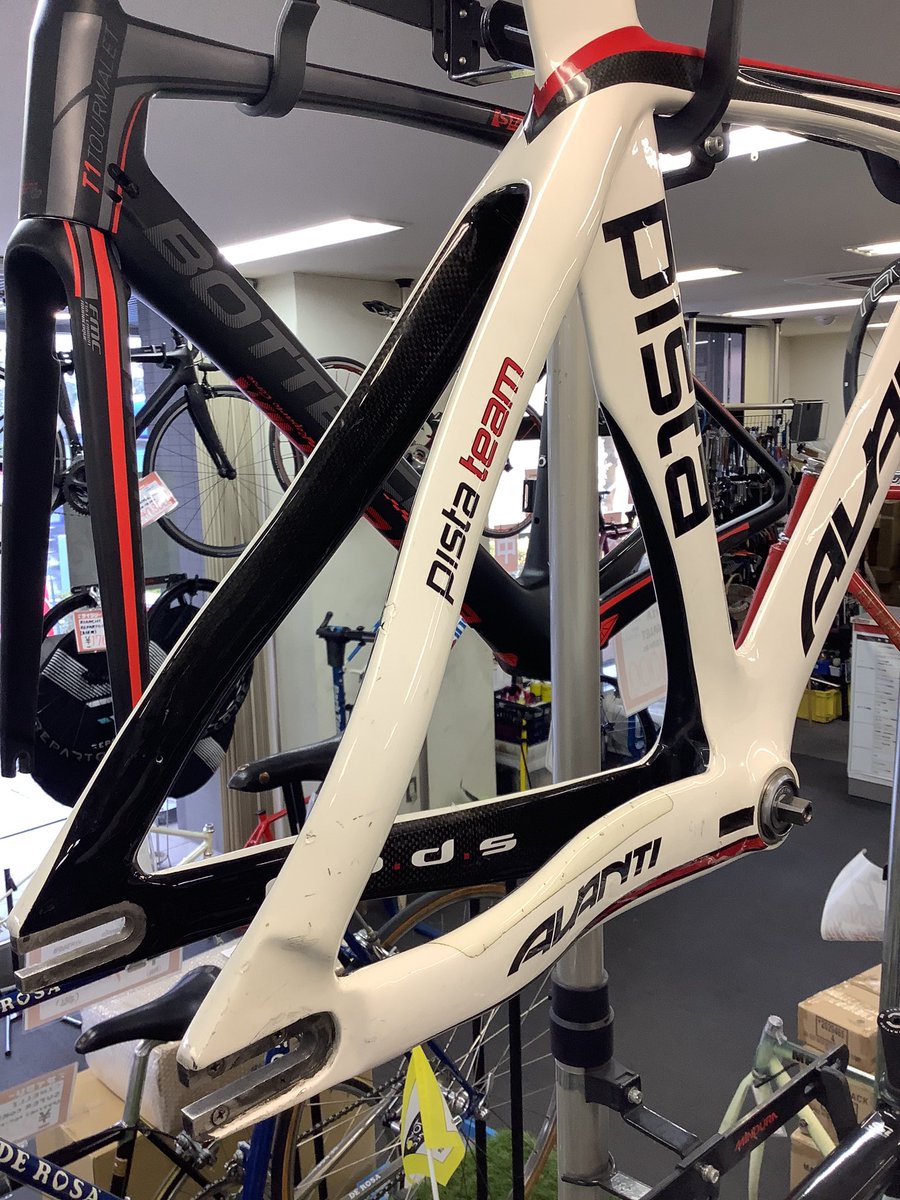 AVANTI PISTA team ダイナミックなエアロフレームのシングルトラック