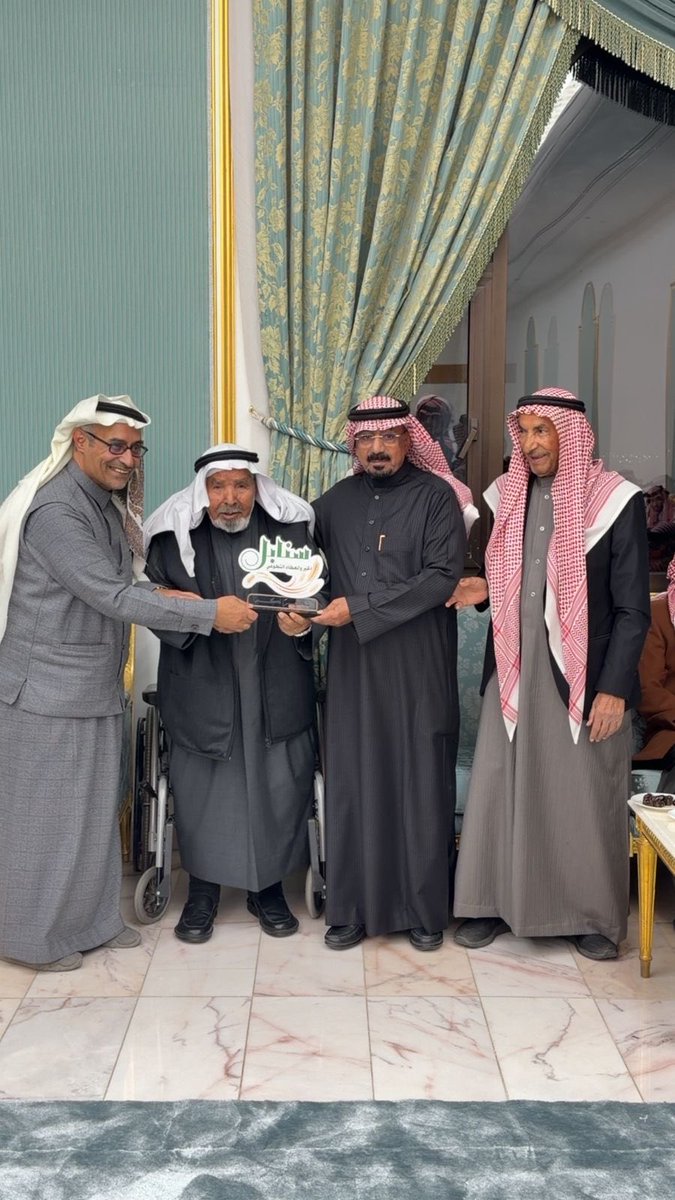 sanabel_alzulfi's tweet photo. تشرفنا بالأستضافه الكريمه في مجلس تركي وعبدالرحمن الطوالة رحمهم الله، حيث لمسنا كرم الضيافة وحسن الاستقبال، في مجلسٍ عُرف بطيب أهله وسمو أخلاقهم،نعبر عن بالغ امتناننا وتقديرنا لما قُدّم، سائلين الله أن يتغمد تركي وعبدالرحمن الطوالة بواسع رحمته، وأن يجزيهم خير الجزاء. https://t.co/n2MPUcOLgi