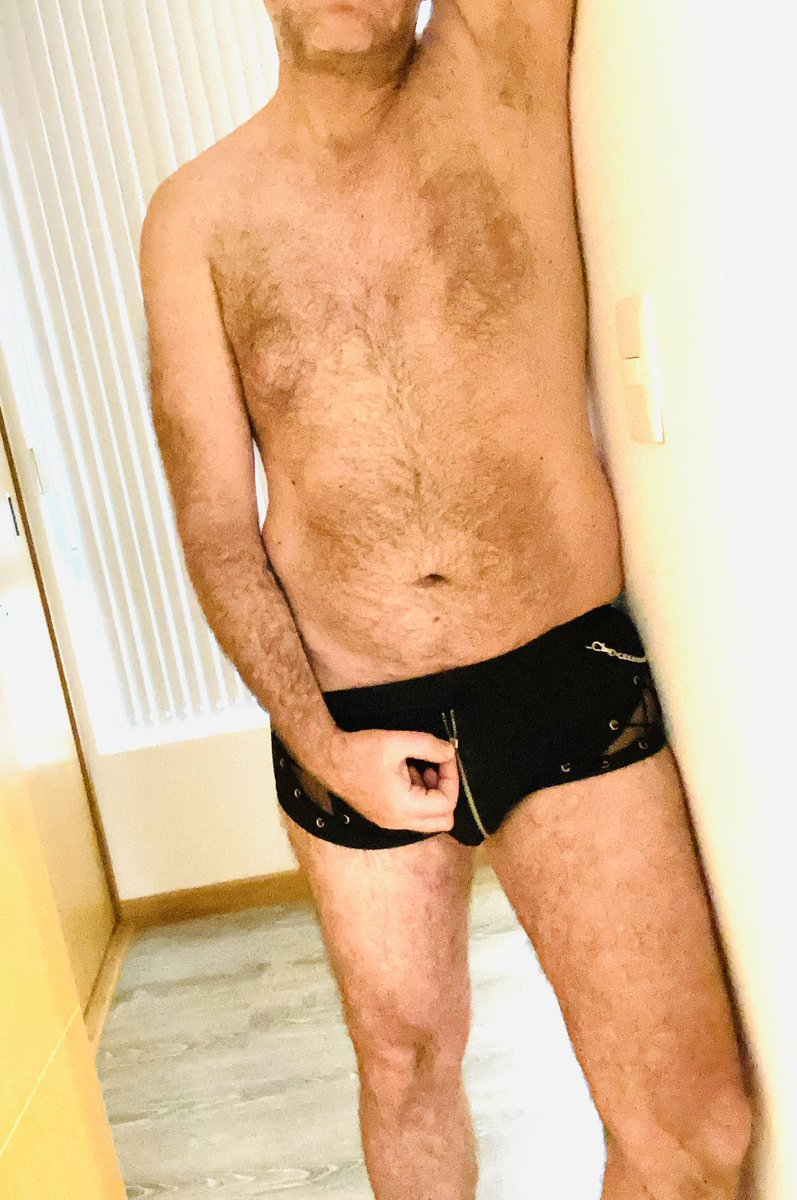 DaddInter's tweet photo. Zipper down. Fire on. https://t.co/F1LuafTCy6