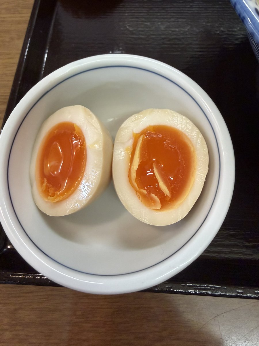 麺工房えんたく^_^
久しぶりの〝煮干しでぇい”でニボチャージ🤗
濃厚追い煮干し、TP玉ねぎ•ばらのり😋
豚に煮干しに更に煮干しのﾄﾞﾛっと濃厚ｽｰﾌﾟが美味い😍
低加水の細ｽﾄﾚｰﾄ麺がｽｰﾌﾟによく絡む👍
いつもありがとうございます😊
ごちそうさまでした♪