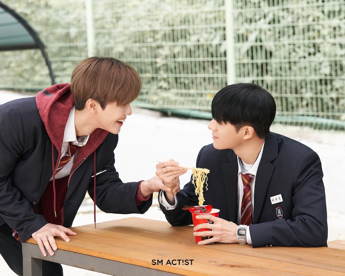 the813Degrees's tweet image. เป็นเด็กฝึกด้วยกัน             เดบิวต์วงเดียวกัน
เล่นซีรีส์เรื่องเดียวกัน        มียูนิตคู่ด้วยกัน