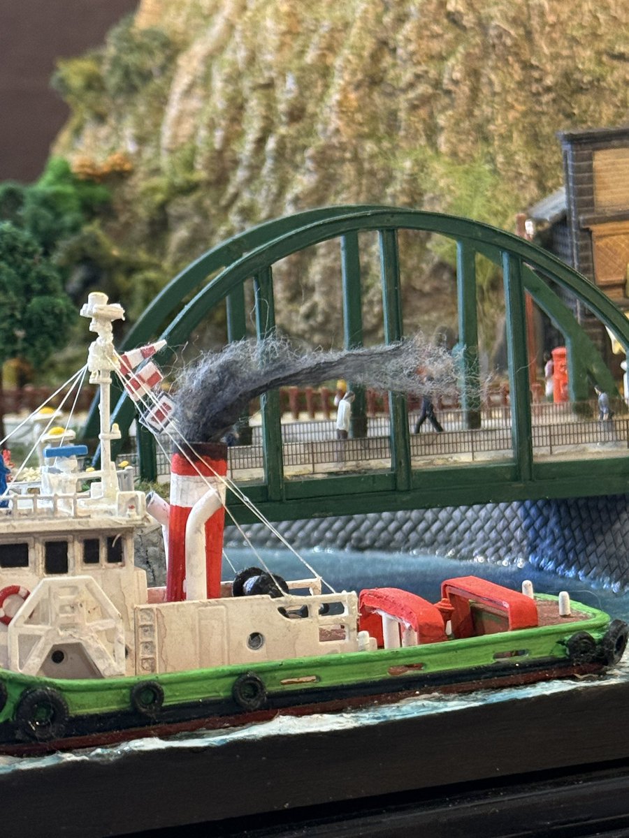 巣鴨のさかつうギャラリーさんで石川宜明さんのジブリジオラマが展示中です!
すーっごく緻密で小さい電車も動いてました！ジブリ好きには堪らないっ！！
たまたまご本人様いらっしゃっていて作品のポストカードと冊子まで頂いちゃいました✨️サインして貰えばよかったな〜
興味ある方は是非巣鴨へGO!!