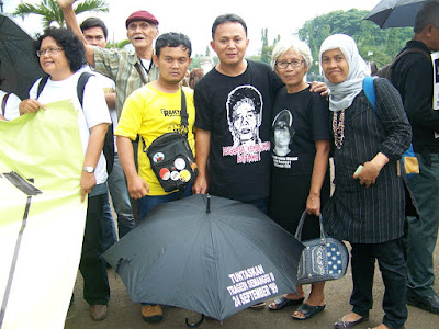 hansdavidian's tweet image. Foto pertama di taun 2017 &amp;amp; foto kedua di taun 2024. Cuma beda 7 tahun 🤣