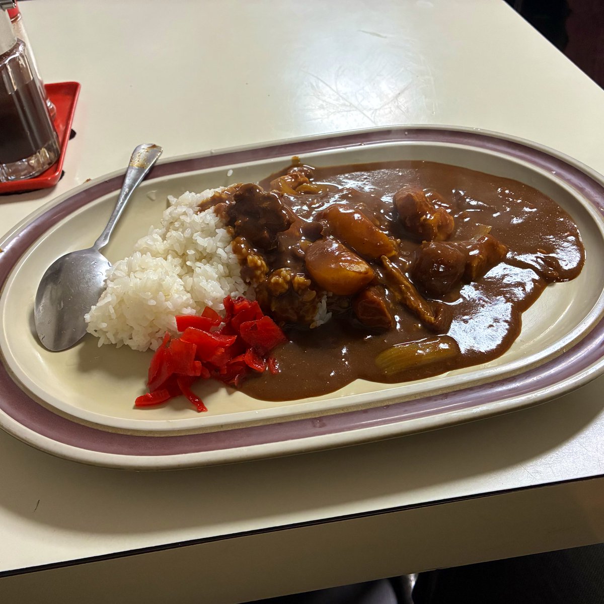 めちゃくちゃ思い入れがあるわけじゃないけど、高円寺時代にちょっとお世話になったチブチ。（むかし中野にもあったよね？）閉店されるということで、最後にスタミナカレー。あの赤い看板が無くなるとなると切ないな。こうゆうカレーが普通に食べれる中央線であって欲しい。