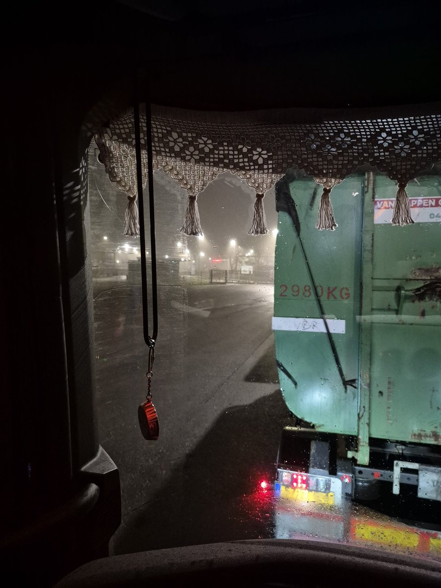 Goedemorgen, we zijn alweer on de laatste week van januari aanbeland. Snel gegaan, vind ik. 
Wat mij betreft mag de lente komen, het schiet niet op met de opwarming van de aarde, vind het maar bar koud zo. Maak er een leuke week van en wees lief voor elkaar.