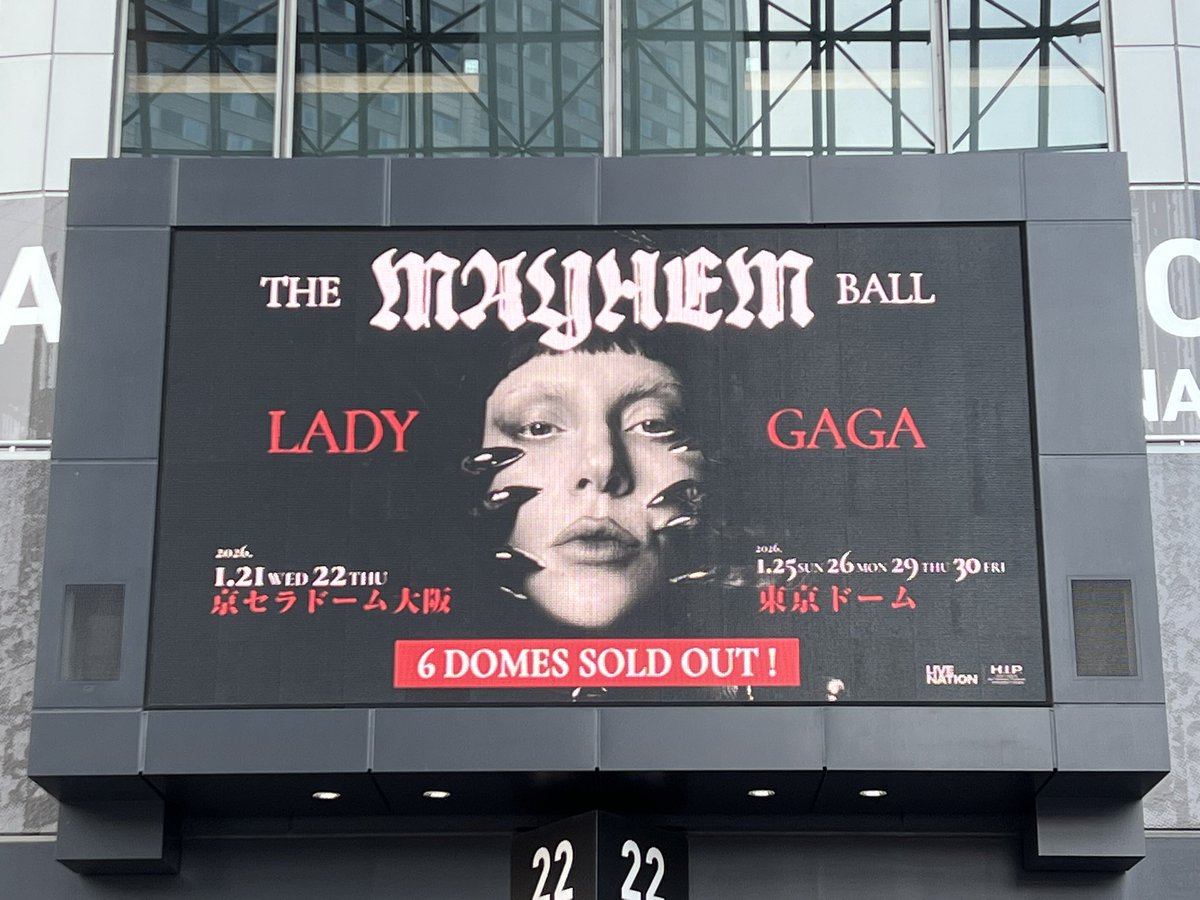 shihopalvin's tweet photo. #LadyGaga 
#TheMayhemBallTokyo https://t.co/upOZ2x3cVV