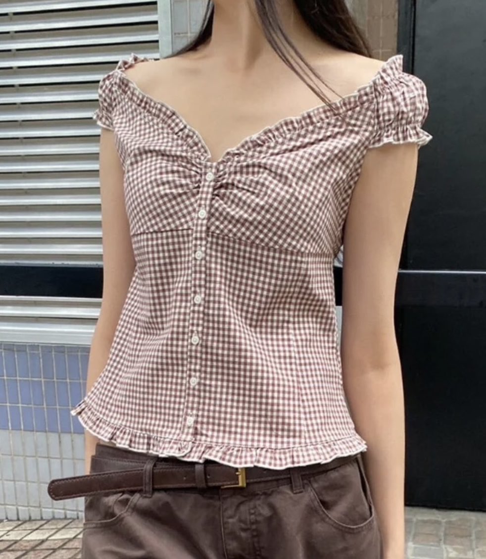 pmmyqq's tweet photo. Elena top (brown) 600 พร้อมส่งค่ะ ไม่มีตำหนิใส่ไปแค่ครั้งเดียว #ส่งต่อbrandymelville #brandymelvilleth #ส่งต่อเสื้อผ้ามือสอง #brandymelvillethailand https://t.co/YG40M9HDQy