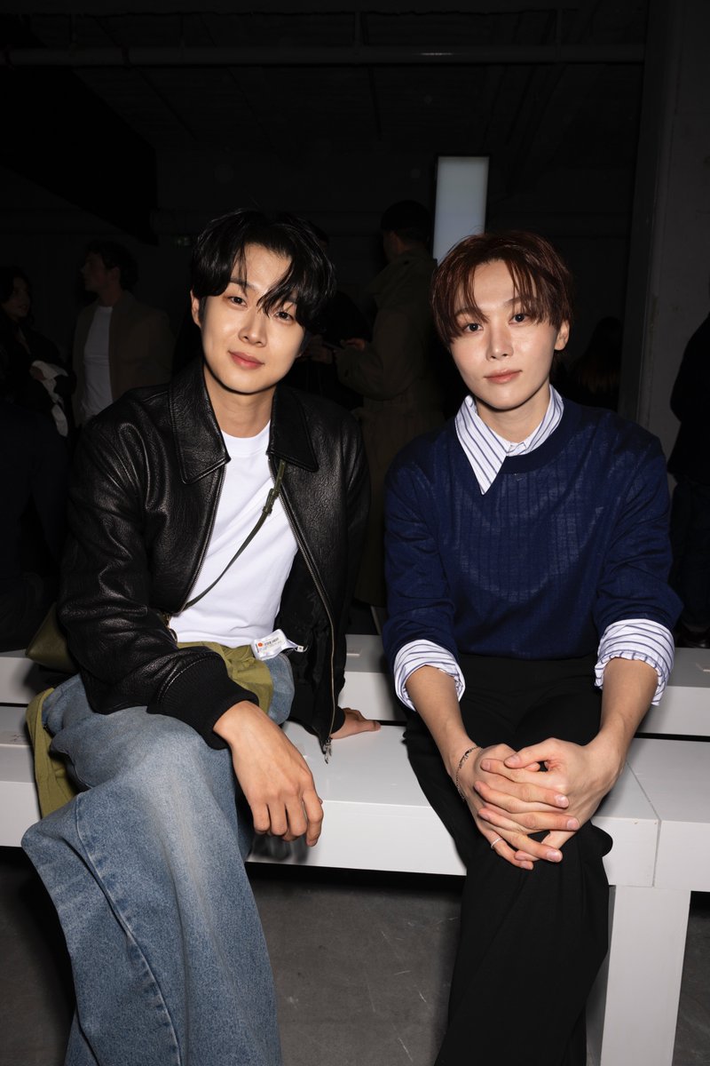 หล่อทุกรูป! เก็บอีกภาพปังของ #ChoiWooShik #ZhouYiran Global Brand Ambassador ของ AMI Paris พร้อมด้วยแขกคนสำคัญ #ไบร์ทวชิรวิชญ์ #SEUNGKWAN ภายในงานแฟชั่นโชว์ของ AMI คอลเล็กชั่น Fall Winter 2026 ที่จัดขึ้น ณ กรุงปารีส ฝรั่งเศส เมื่อสัปดาห์ที่ผ่านมา 💚

#AmiParis #AmiFW26
#MintNews