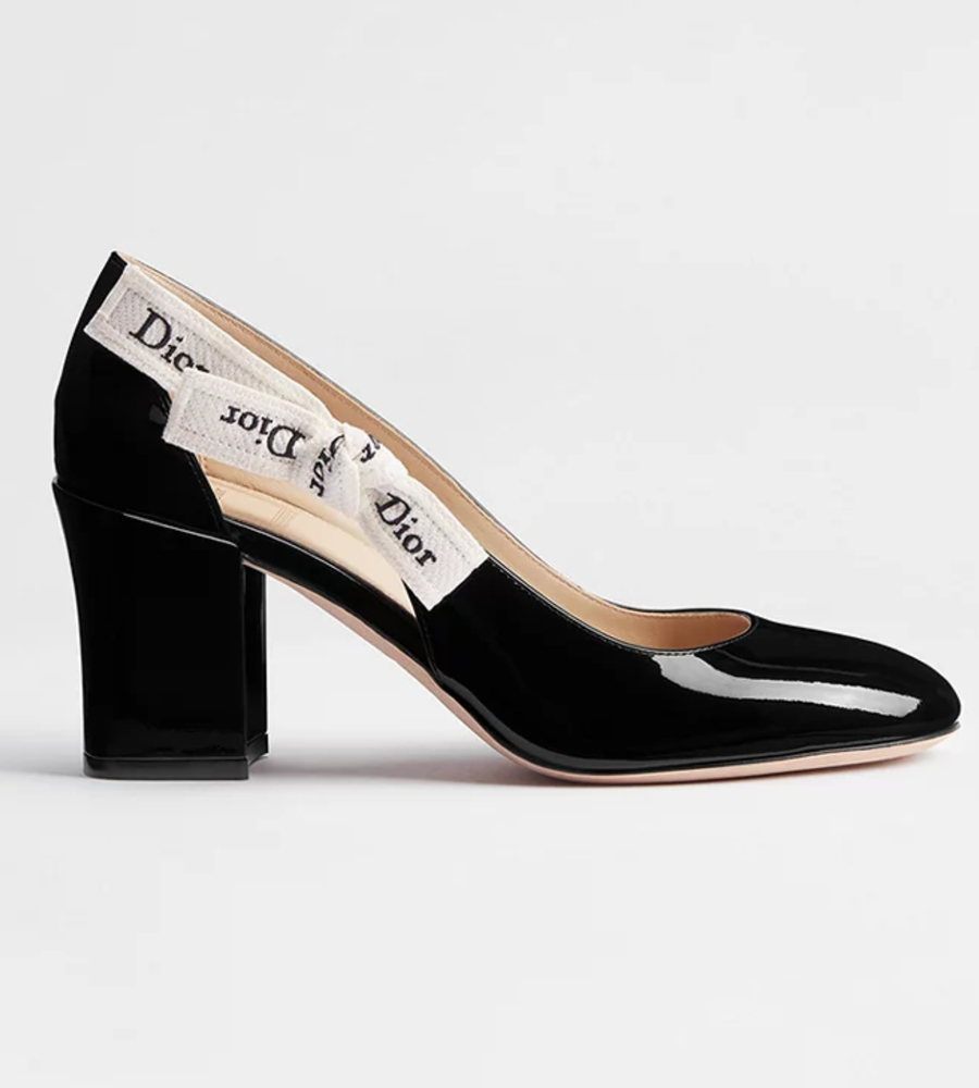 ディオール“Dior刺繍入り”モノトーンリボンの新作バレエシューズ