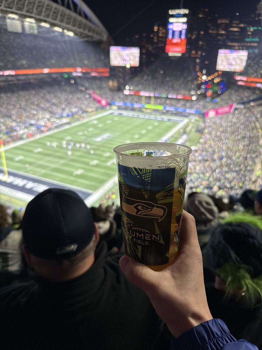sweeper4's tweet photo. I feel obliged to share this @SteveSandmeyer  SUPER BOWL BABY https://t.co/dLOGb6rRoi