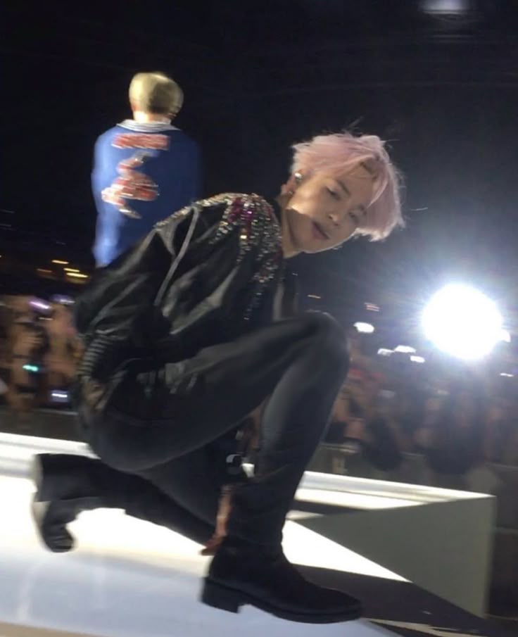 jimin_lil_devil's tweet image. THIS SHOT....WOAH!
