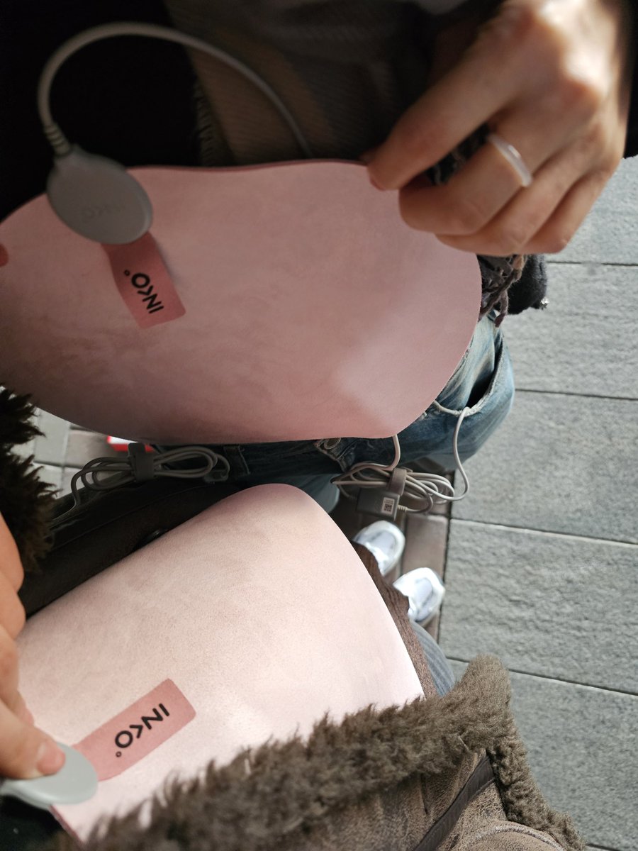 오빠 밖에 입장 대기줄 서 있는데
잘쓰고있어요~
이거 배에 넣으니까 진짜 훈훈하다🥰