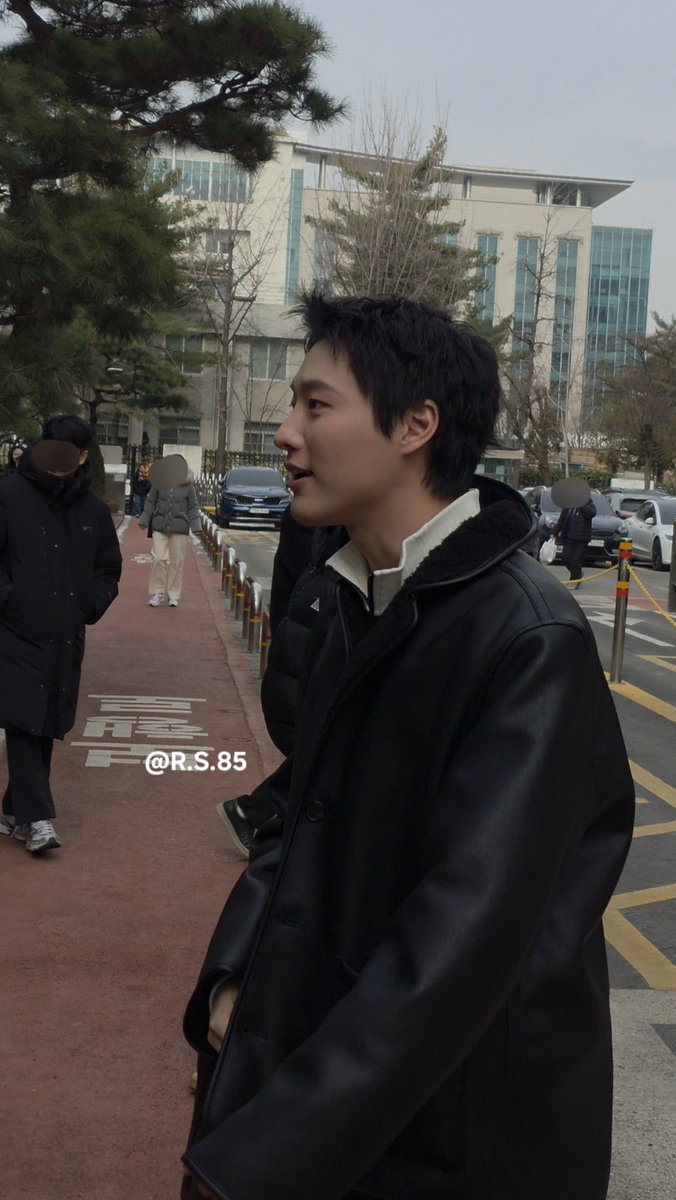 이 사진이 그나마 실물에 가까운 것 같아요
폰카가 실물을 못 담아요 찍다가 실물 보고 폰카 짜증나서 진짜 던질 뻔 했어요