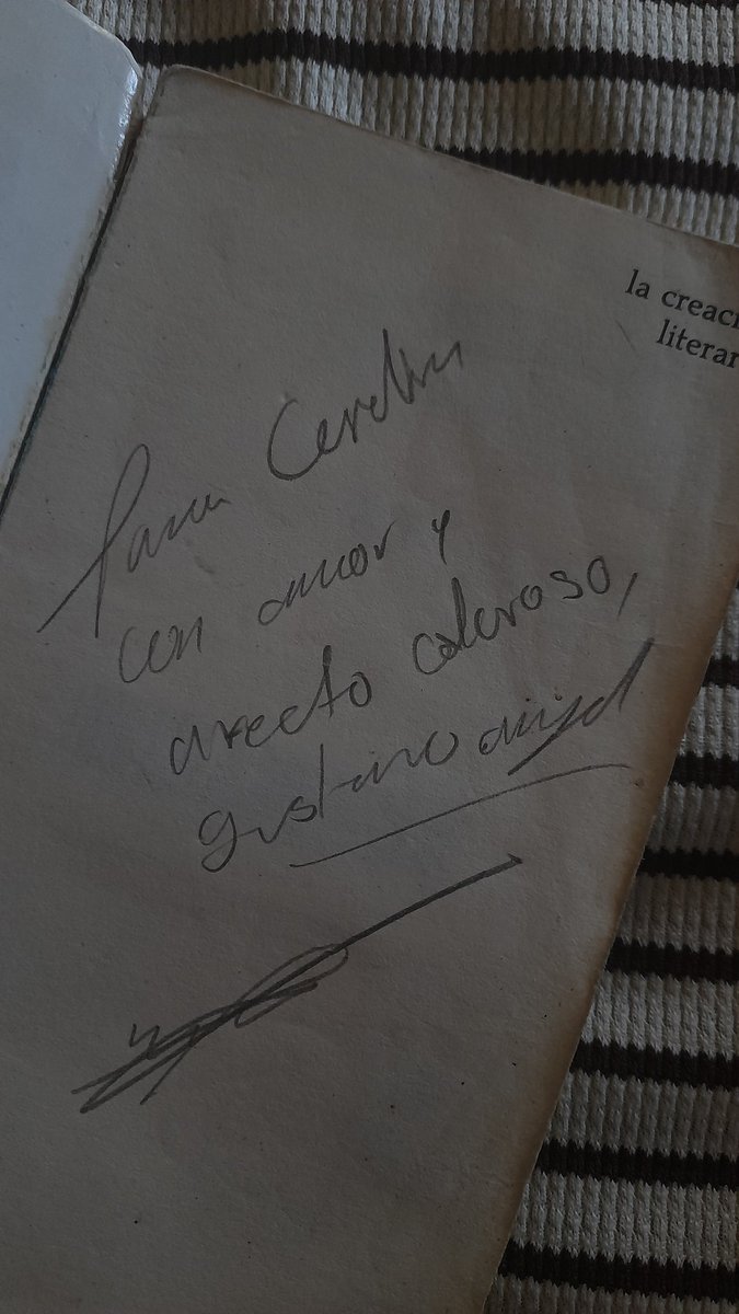 CCKTH_'s tweet image. Lo bello de compartir una especie de lenguaje particular con una persona significativa; en tal caso, el lenguaje de la literatura, de la prosa... por siempre atesoraré ésta cálida y entrañable dedicatoria de mi querido Gus. 

#Borges
