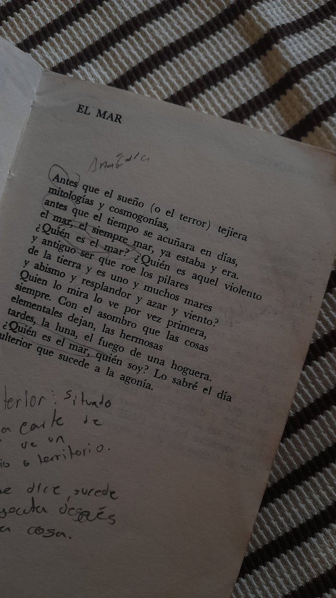 CCKTH_'s tweet image. Lo bello de compartir una especie de lenguaje particular con una persona significativa; en tal caso, el lenguaje de la literatura, de la prosa... por siempre atesoraré ésta cálida y entrañable dedicatoria de mi querido Gus. 

#Borges