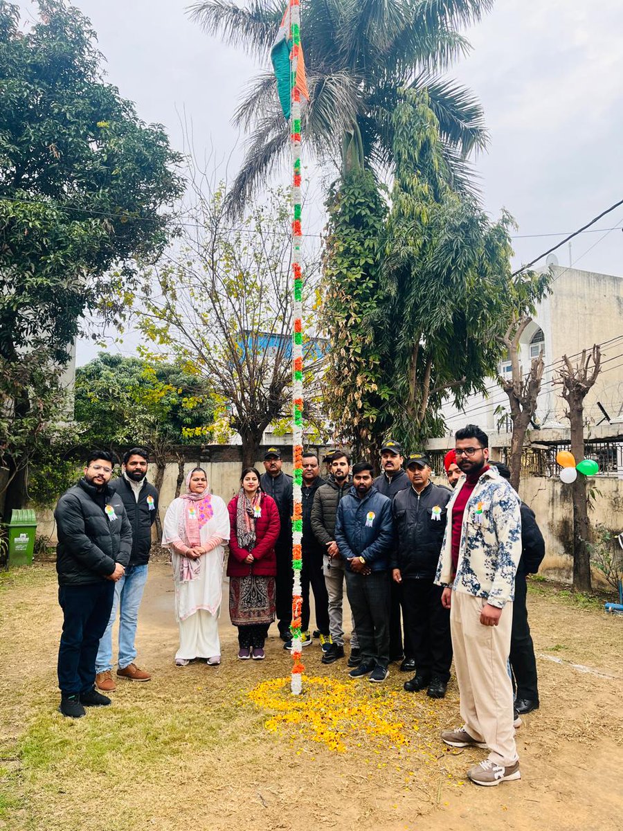 एफसीआई मंडल कार्यालय जम्मू में 77 वें गणतंत्र दिवस 🇮🇳 समारोह का आयोजन किया गया।
एफसीआई मंडल कार्यालय जम्मू की ओर से आपको गणतंत्र दिवस 🇮🇳 की हार्दिक शुभकामनाएं! 
इस अवसर पर हम देश की एकता और अखंडता को बनाए रखने का संकल्प लेते हैं और इस दिन को गर्व और प्रेरणा के साथ मनाते हैं।