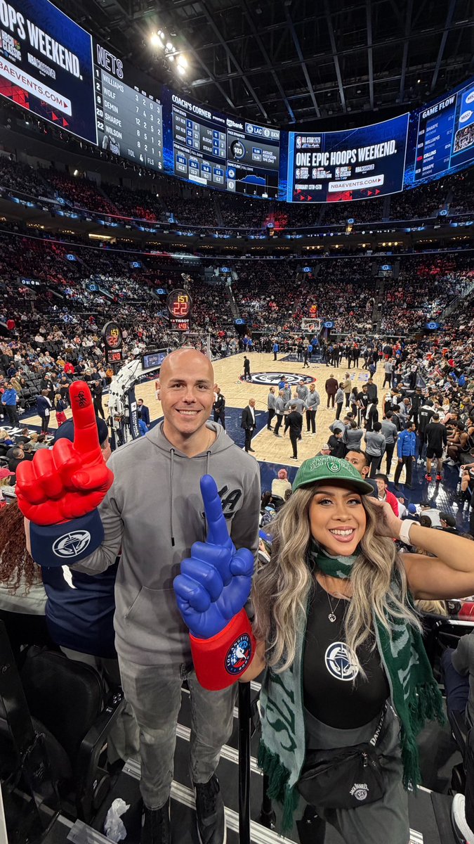 pinklunatik's tweet photo. 🏰 🪄 Victorious Expecto Patronus! ✨ Nothing gets through 🧱🌊 the Clippers Wizarding Wall… 🐍 The Nets let the W slip thru the holes 🗑️ #ClipperNation #EatTheTweet #FearTheWall https://t.co/BXHHbImA55